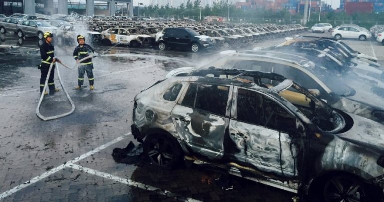 انفجار الصين يدمر عددا قياسيا من السيارات (صور)
